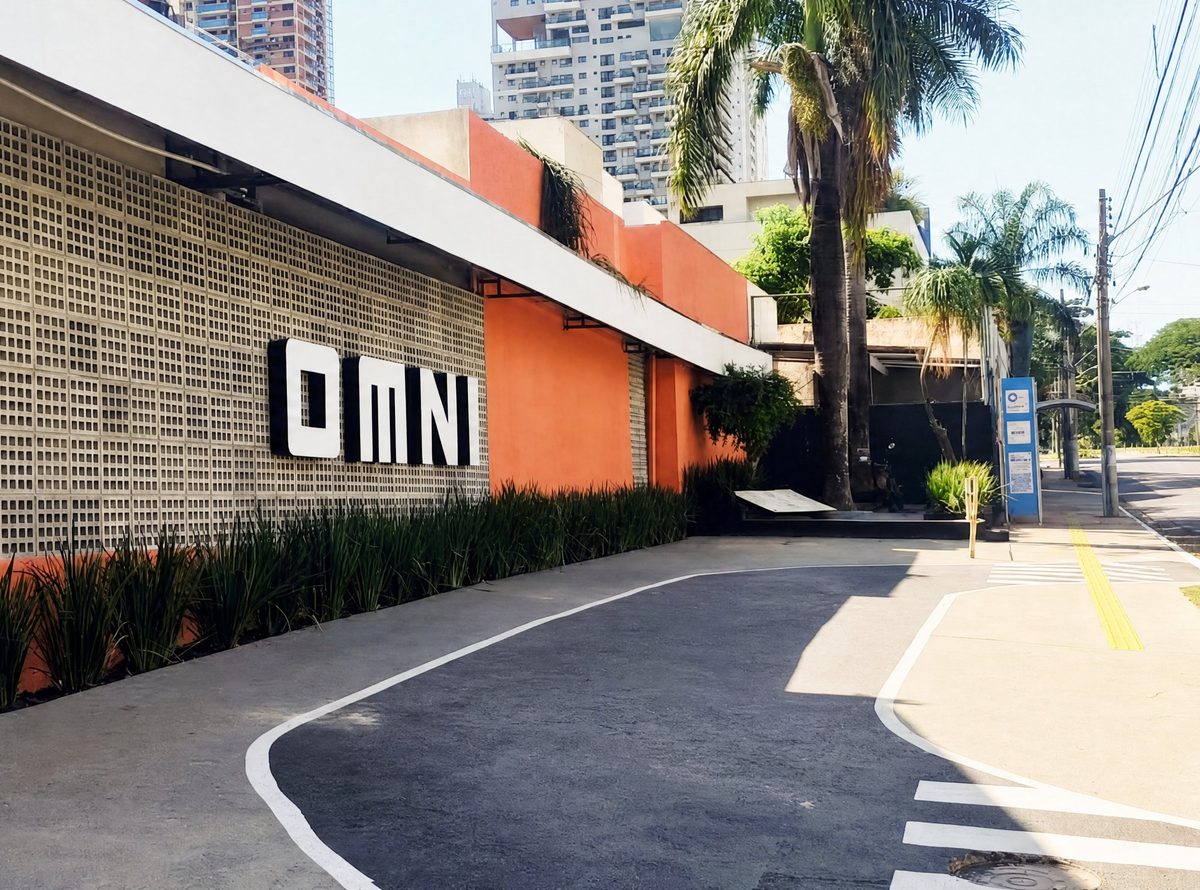 Entrada T-2 do Centro Educacional OMNI
