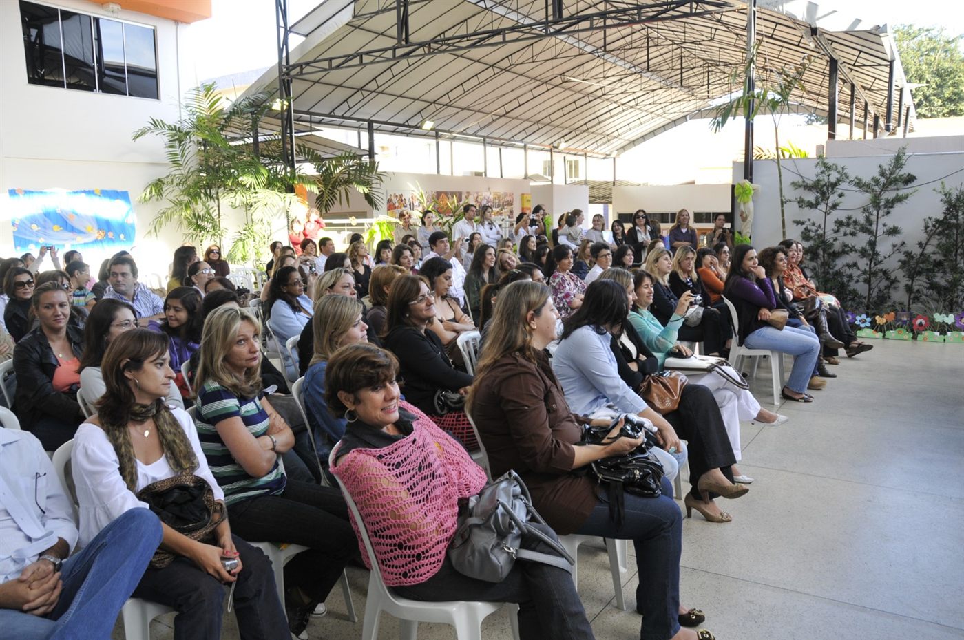 Mães reunidas no Dia das Mães do OMNI em 2010